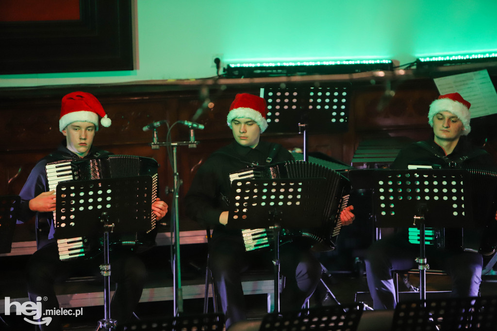 Koncert kolęd w Państwowej Szkole Muzycznej w Mielcu