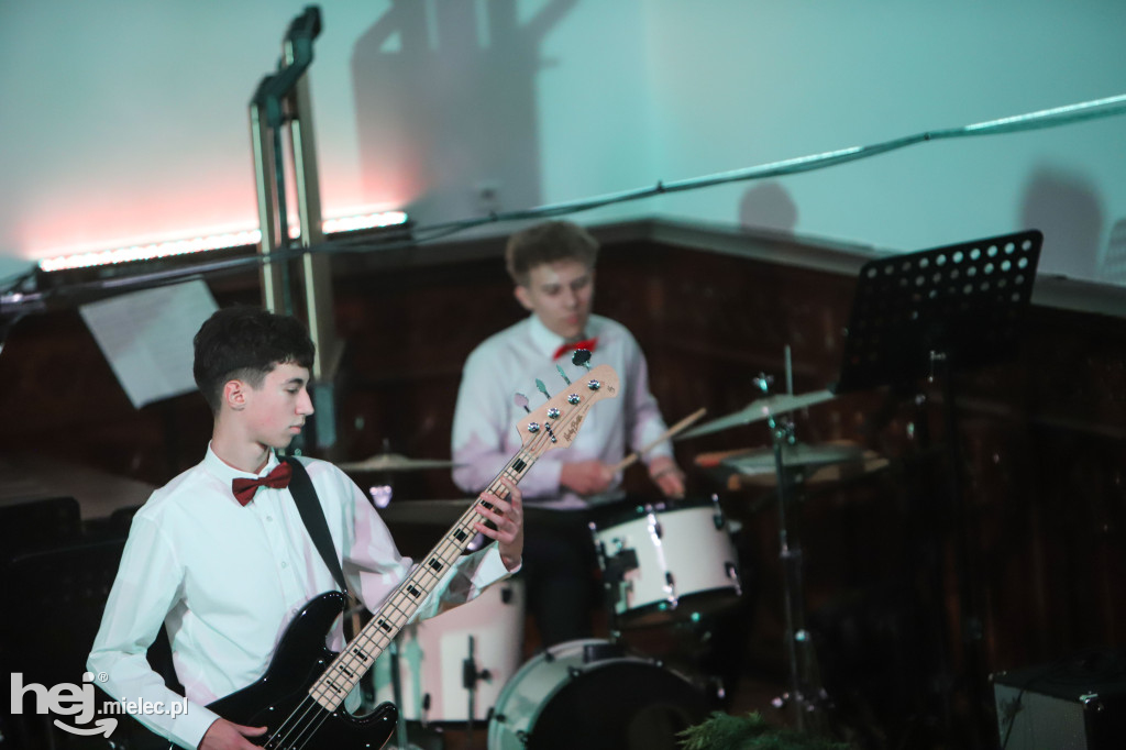 Koncert kolęd w Państwowej Szkole Muzycznej w Mielcu