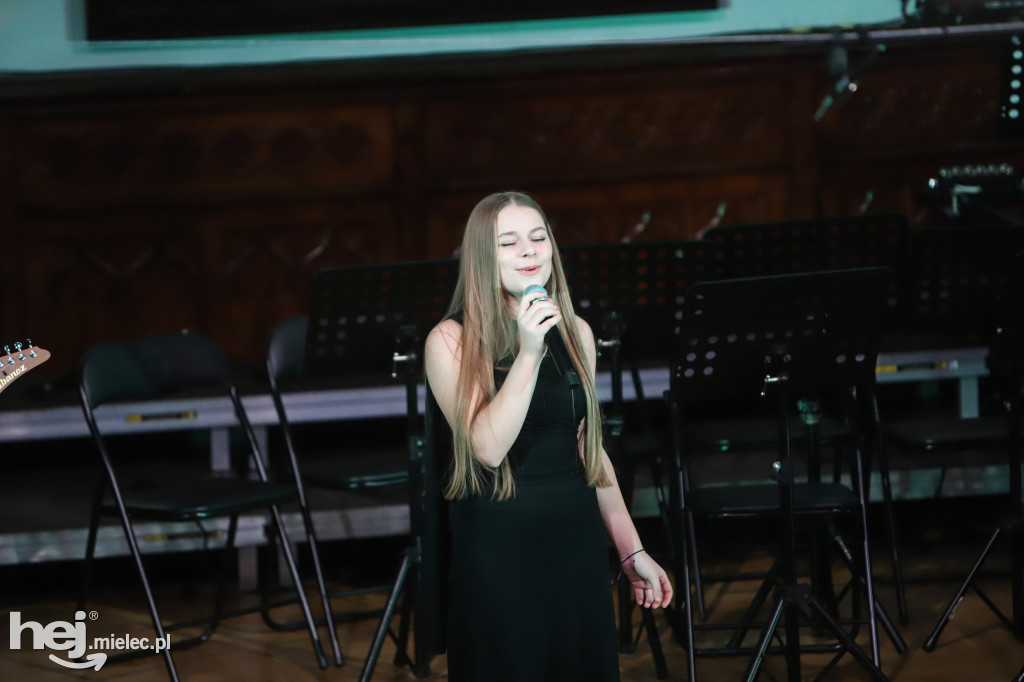 Koncert kolęd w Państwowej Szkole Muzycznej w Mielcu