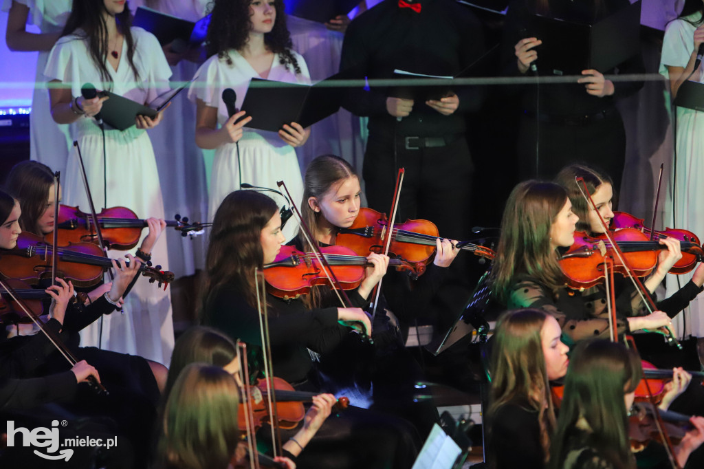 Koncert kolęd w Państwowej Szkole Muzycznej w Mielcu