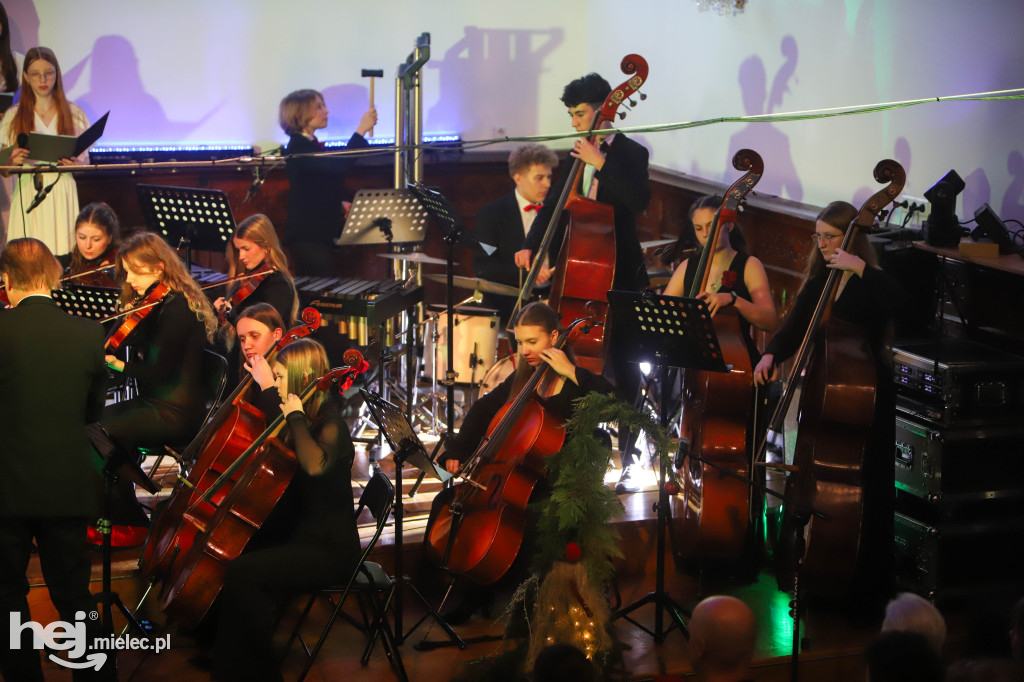 Koncert kolęd w Państwowej Szkole Muzycznej w Mielcu