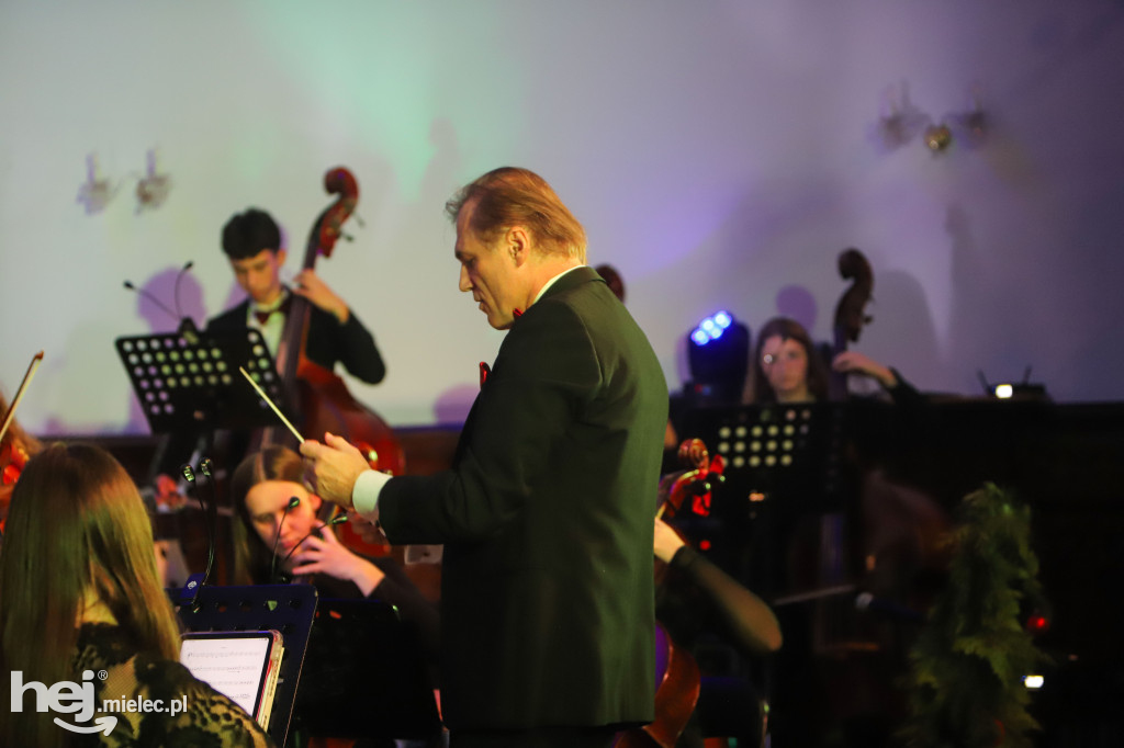 Koncert kolęd w Państwowej Szkole Muzycznej w Mielcu