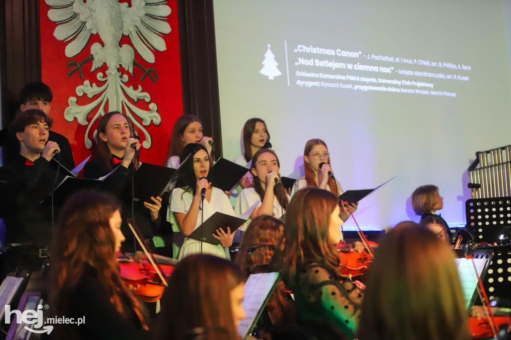 Koncert kolęd w Państwowej Szkole Muzycznej w Mielcu