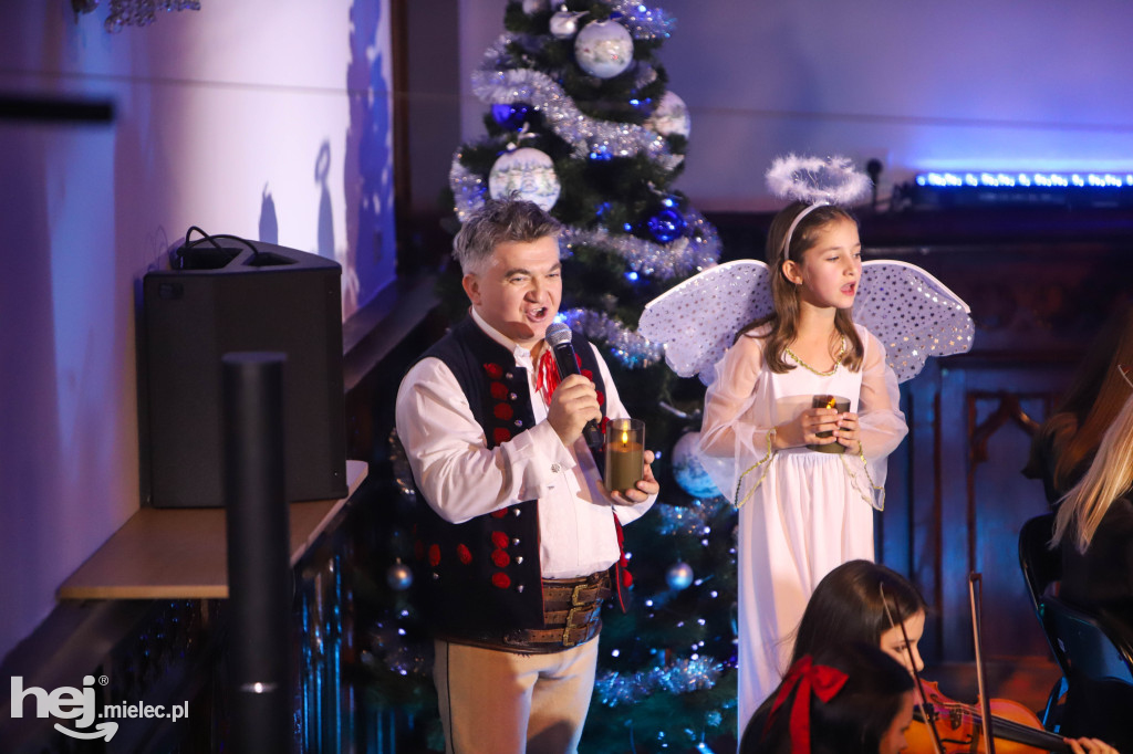 Koncert kolęd w Państwowej Szkole Muzycznej w Mielcu