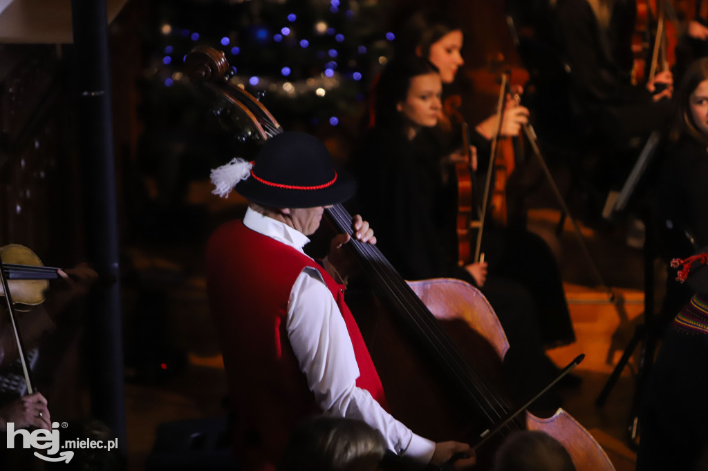 Koncert kolęd w Państwowej Szkole Muzycznej w Mielcu