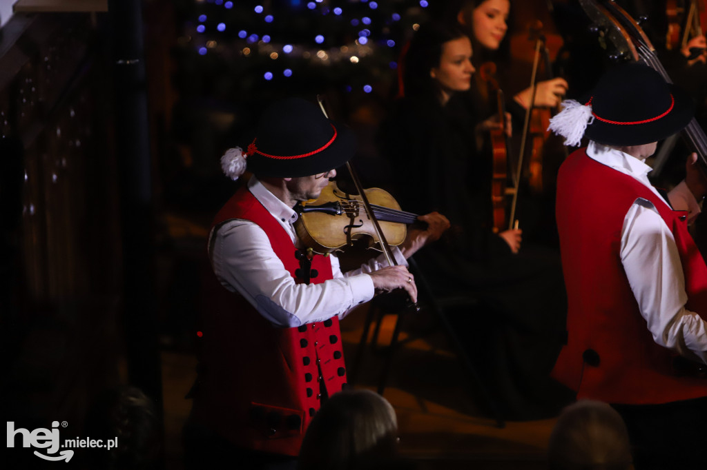 Koncert kolęd w Państwowej Szkole Muzycznej w Mielcu