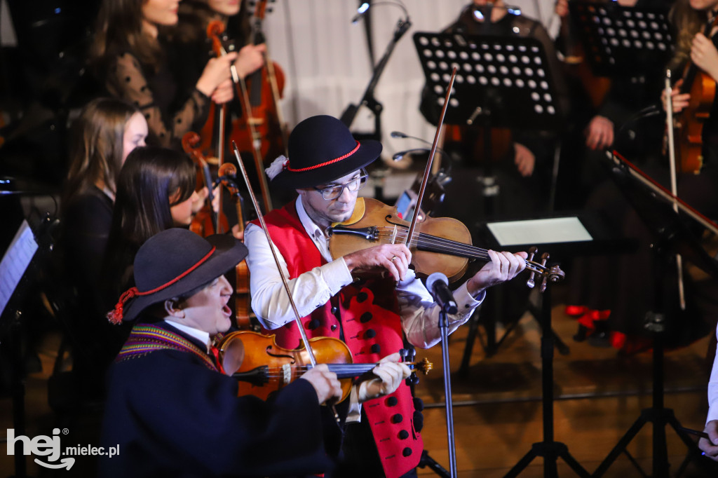 Koncert kolęd w Państwowej Szkole Muzycznej w Mielcu