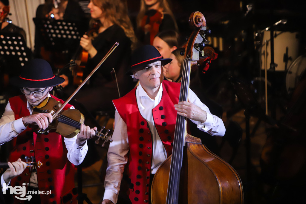 Koncert kolęd w Państwowej Szkole Muzycznej w Mielcu