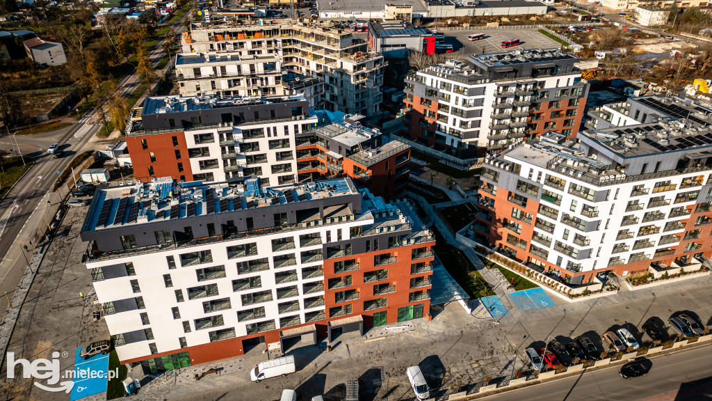 Osiedle Stara Cegielnia w Mielcu jesienią 2025 roku [DRON]