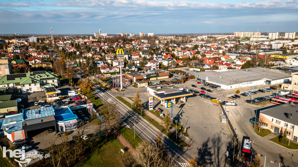 Osiedle Stara Cegielnia w Mielcu jesienią 2025 roku [DRON]