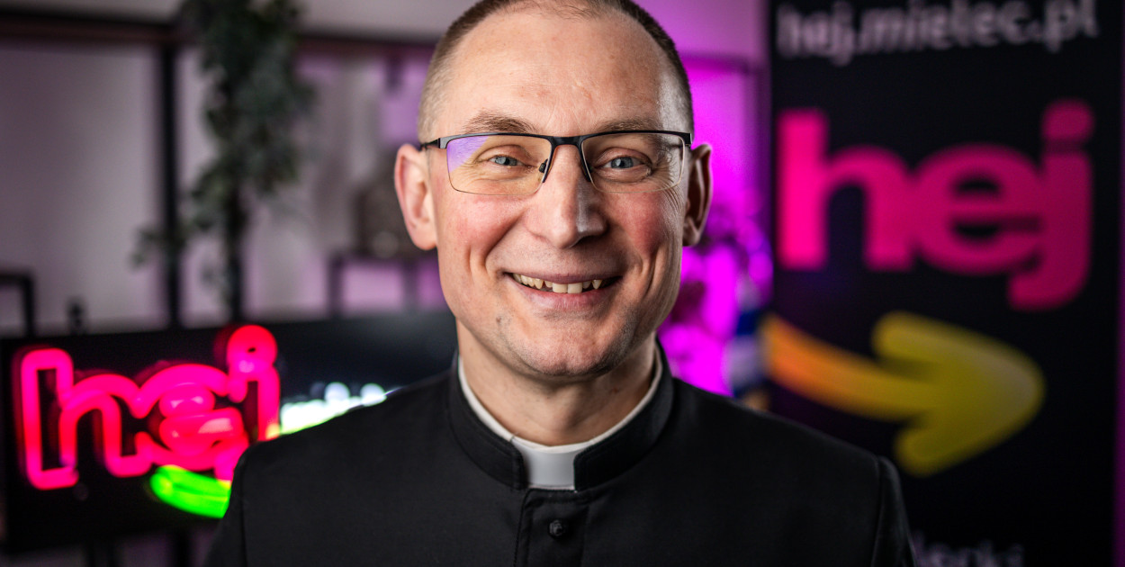 Ksiądz Rafał Mirosławski w hej.mielec.pl