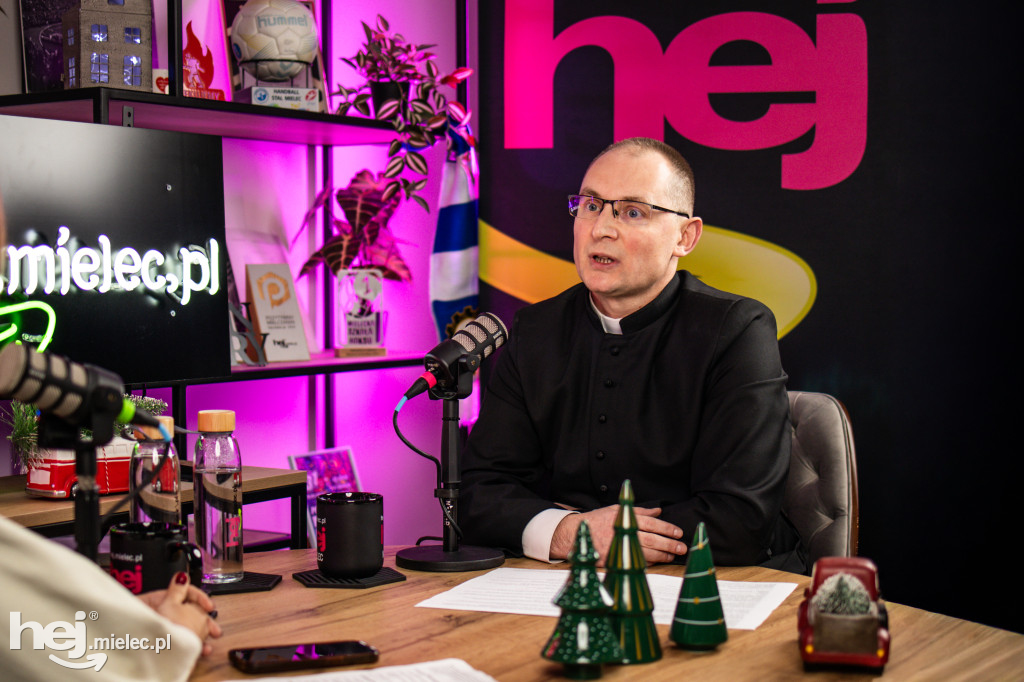 Ksiądz Rafał Mirosławski w hej.mielec.pl