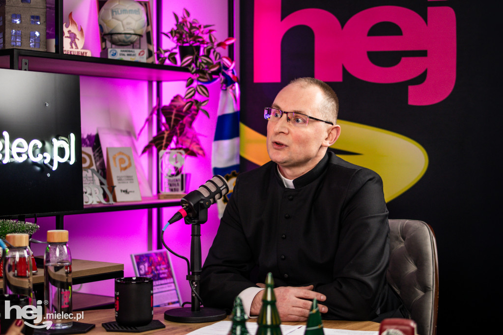 Ksiądz Rafał Mirosławski w hej.mielec.pl