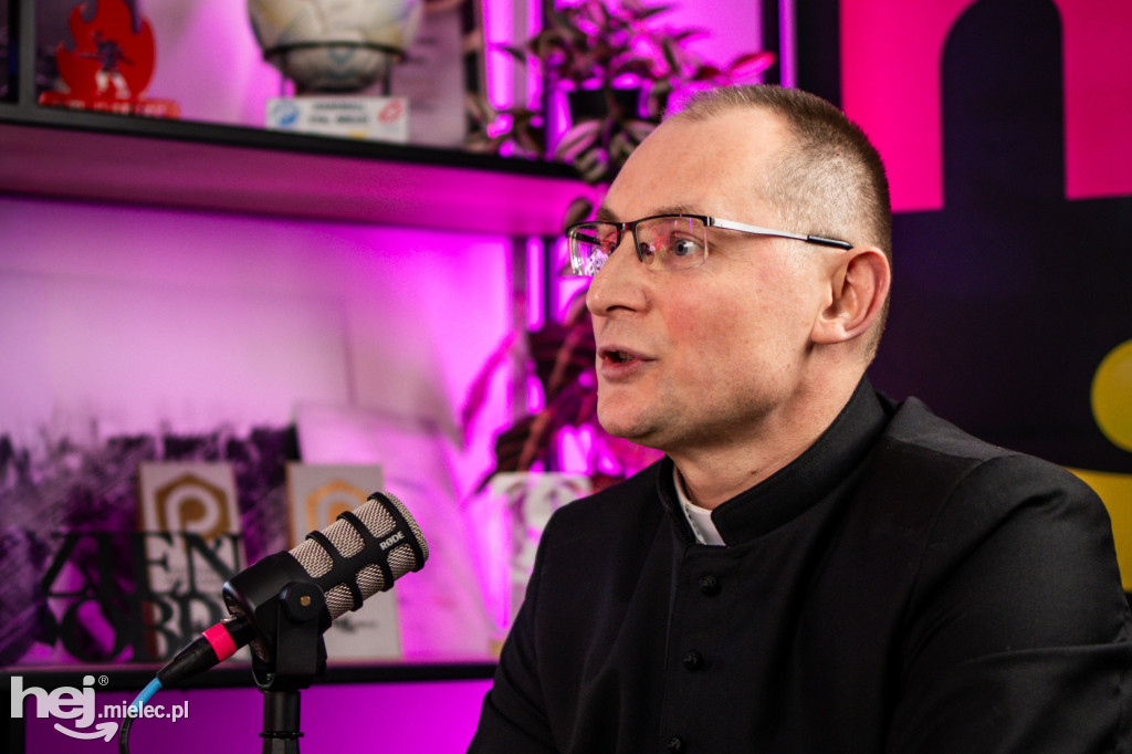 Ksiądz Rafał Mirosławski w hej.mielec.pl