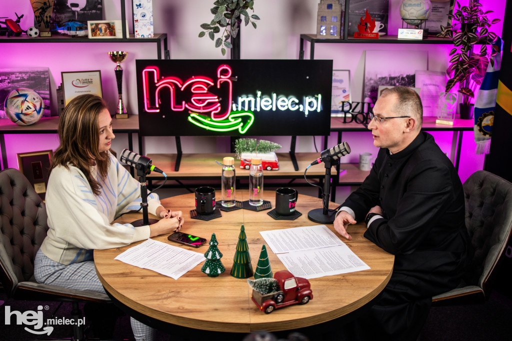 Ksiądz Rafał Mirosławski w hej.mielec.pl