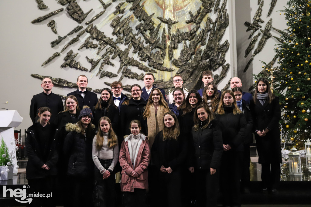 Chór Młodzieżowy parafii Ducha Świętego na Pasterce