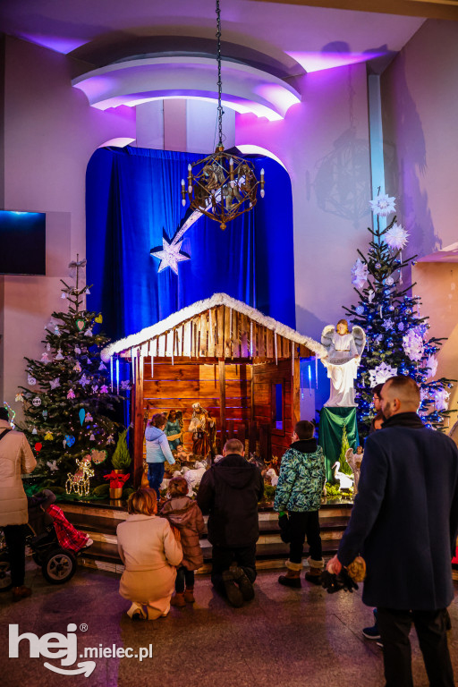 Bożonarodzeniowe szopki w mieleckich kościołach