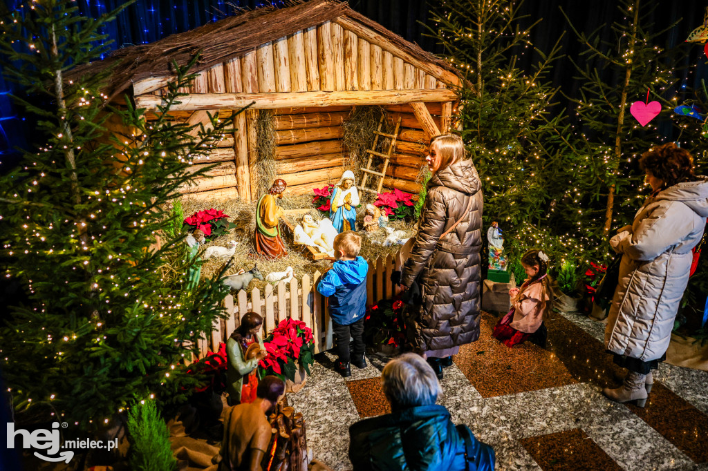 Bożonarodzeniowe szopki w mieleckich kościołach