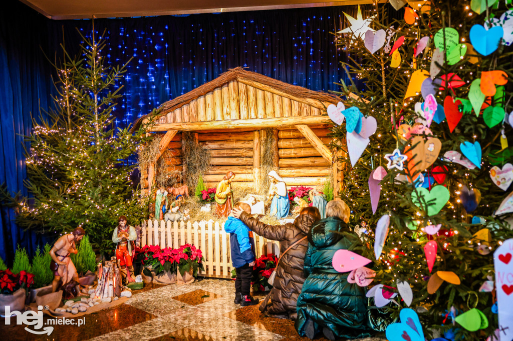 Bożonarodzeniowe szopki w mieleckich kościołach