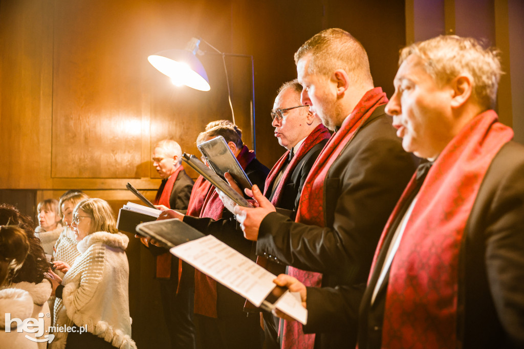 Chór AKORD na Mszy Świętej w parafii pw. MBNP