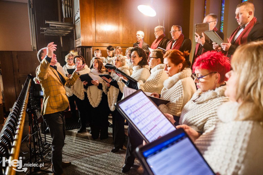 Chór AKORD na Mszy Świętej w parafii pw. MBNP