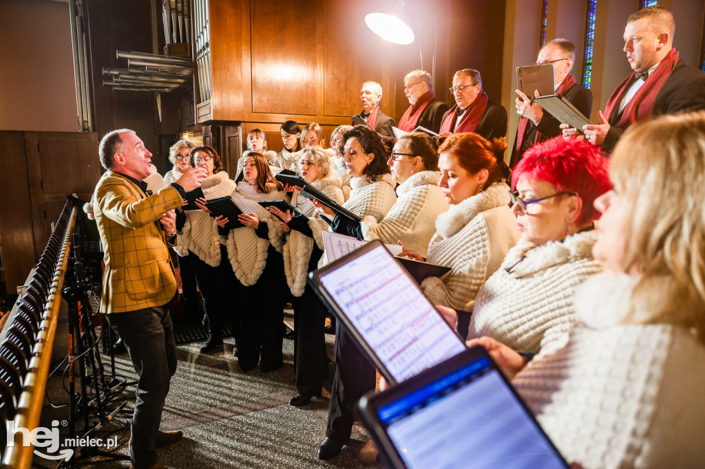 Chór AKORD na Mszy Świętej w parafii pw. MBNP