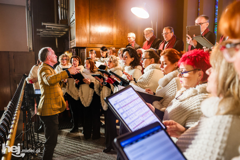 Chór AKORD na Mszy Świętej w parafii pw. MBNP