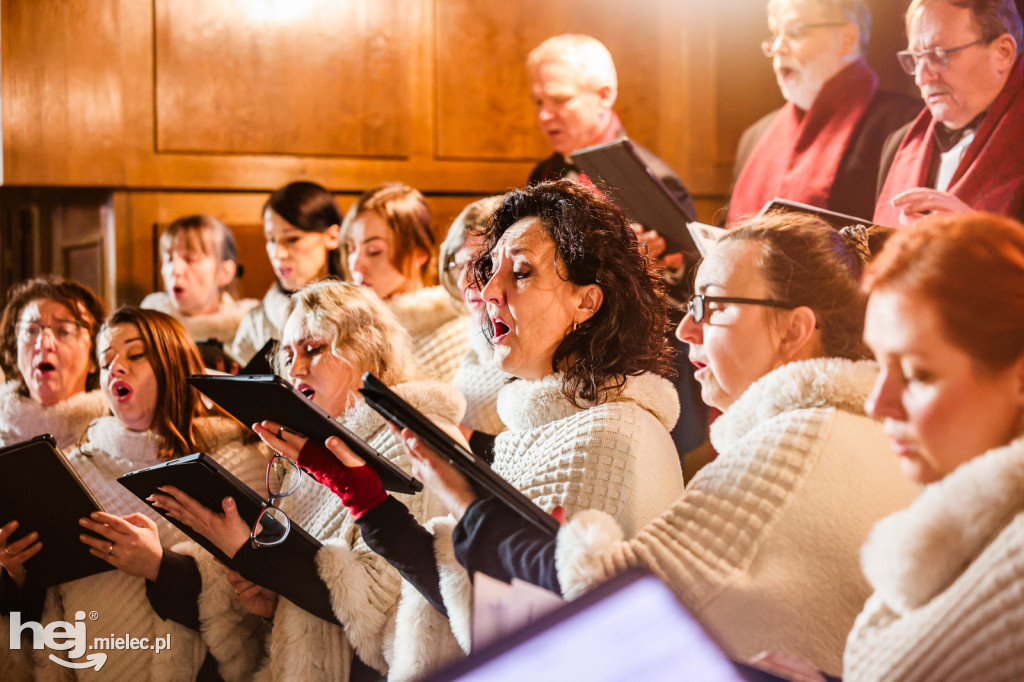 Chór AKORD na Mszy Świętej w parafii pw. MBNP