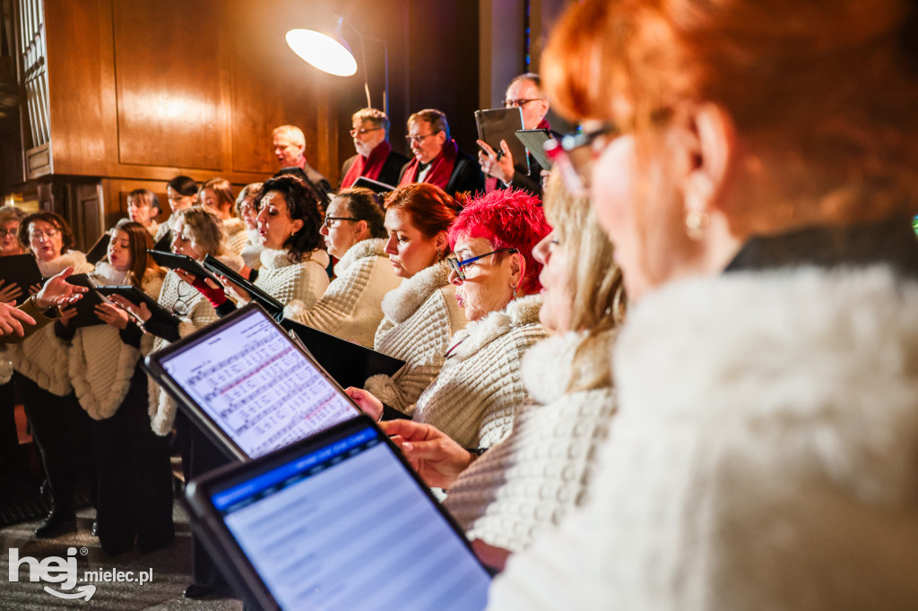 Chór AKORD na Mszy Świętej w parafii pw. MBNP