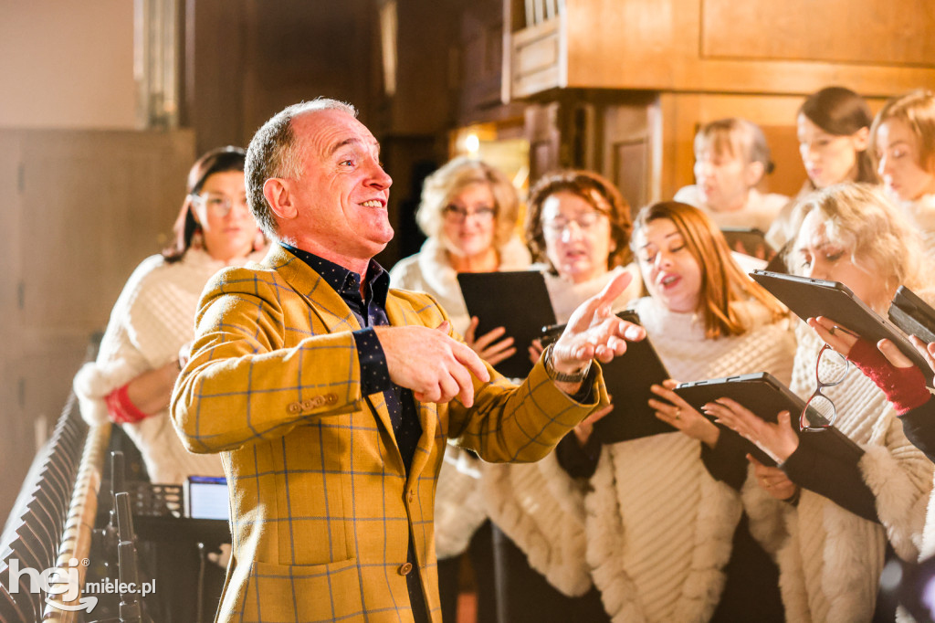 Chór AKORD na Mszy Świętej w parafii pw. MBNP