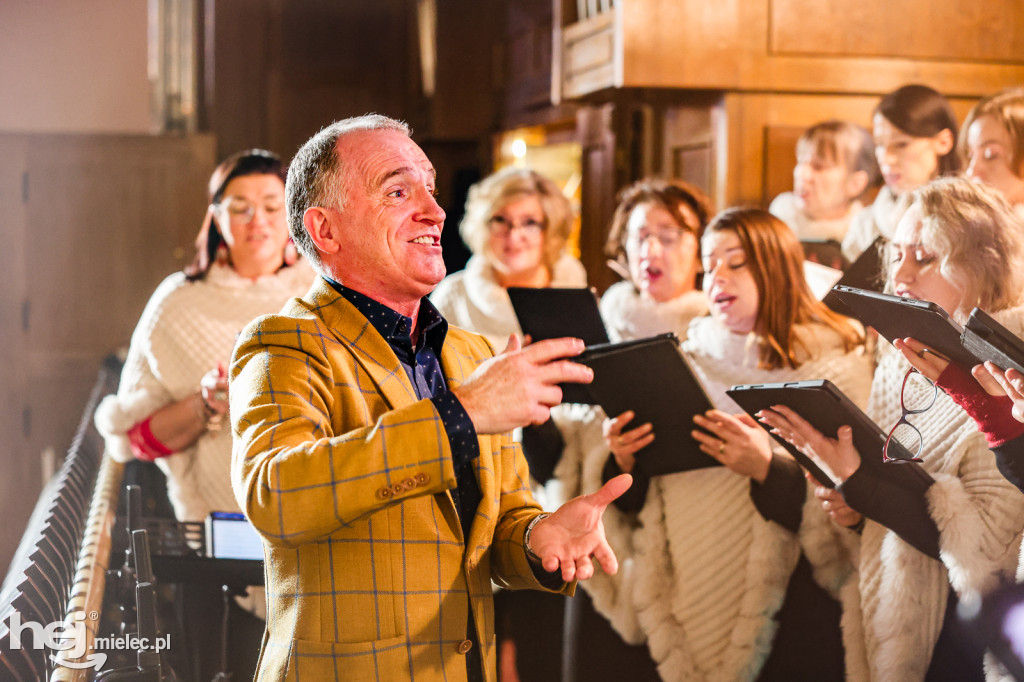 Chór AKORD na Mszy Świętej w parafii pw. MBNP