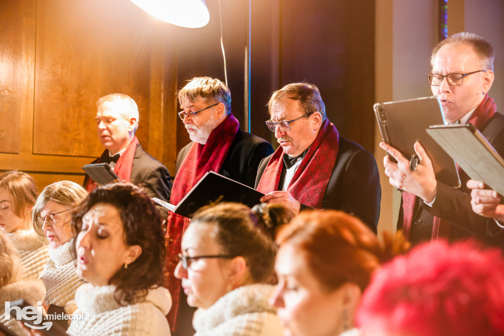 Chór AKORD na Mszy Świętej w parafii pw. MBNP