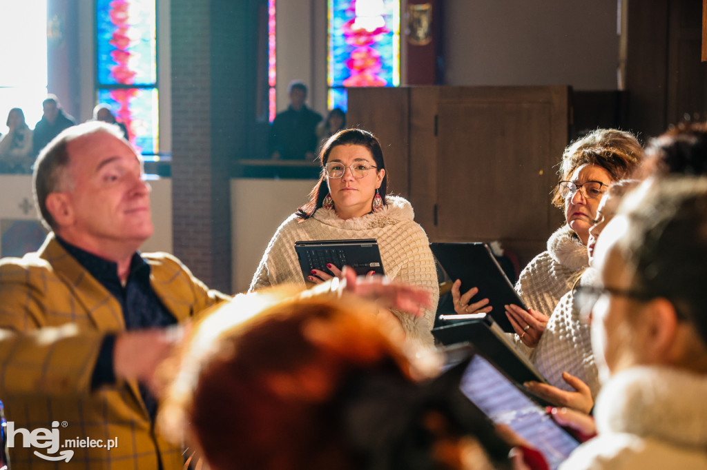 Chór AKORD na Mszy Świętej w parafii pw. MBNP