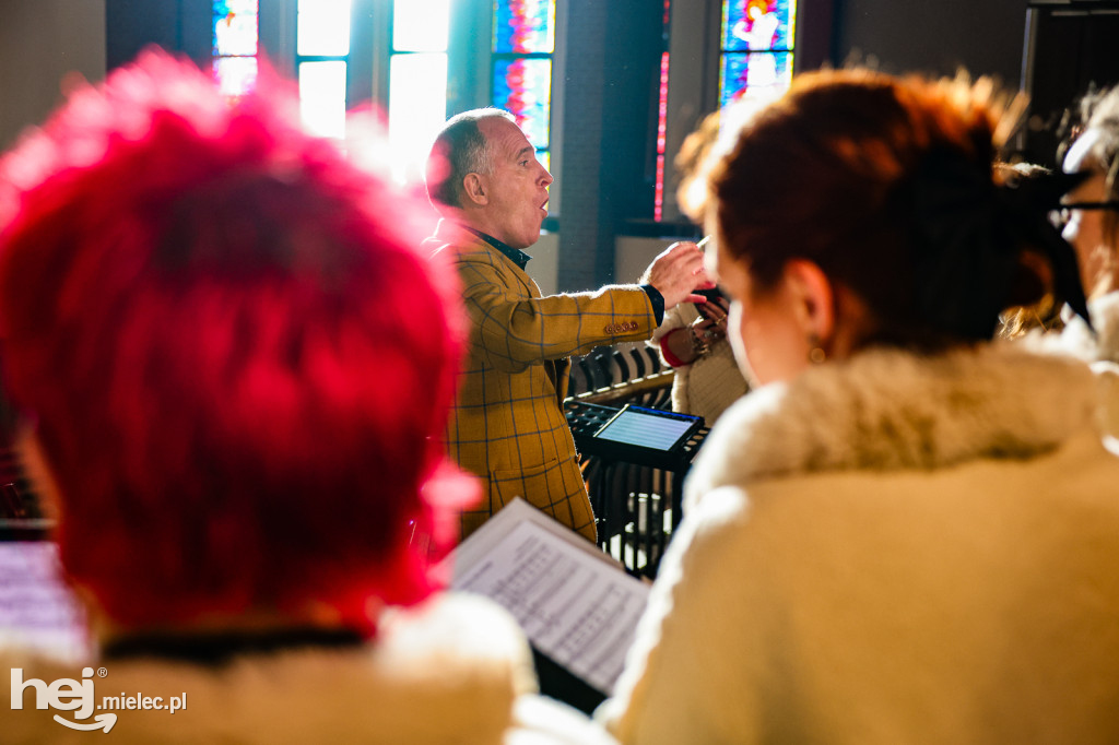 Chór AKORD na Mszy Świętej w parafii pw. MBNP