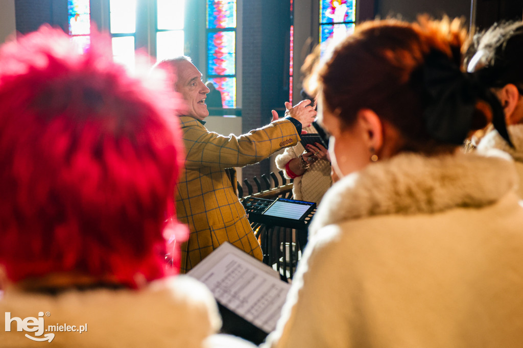 Chór AKORD na Mszy Świętej w parafii pw. MBNP