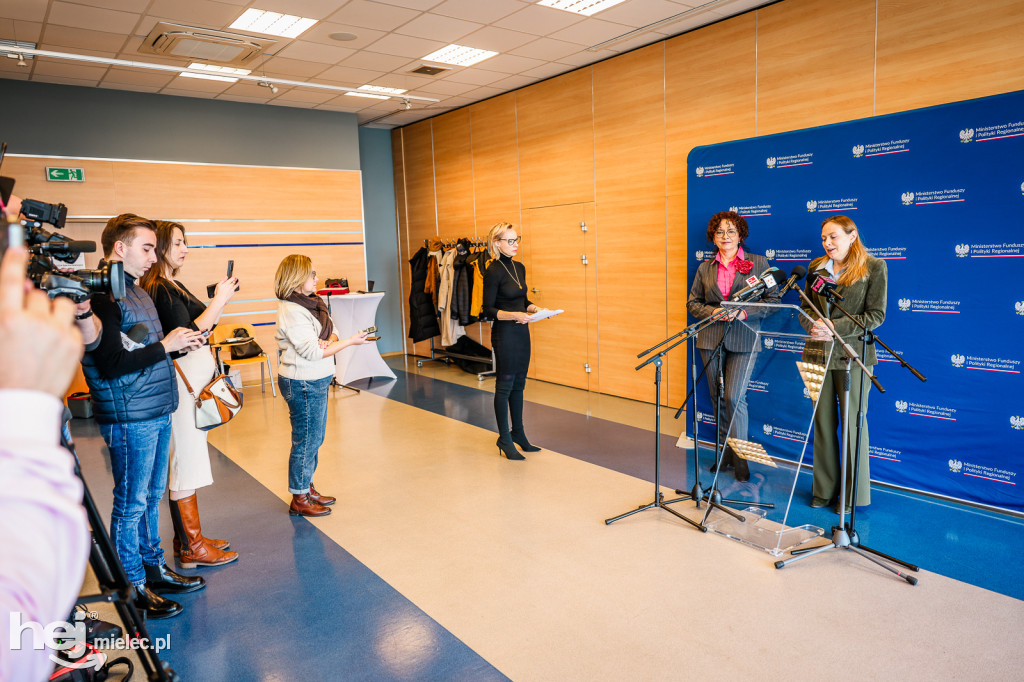 WIZYTA MINISTER KATARZYNY PEŁCZYŃSKIEJ-NAŁĘCZ