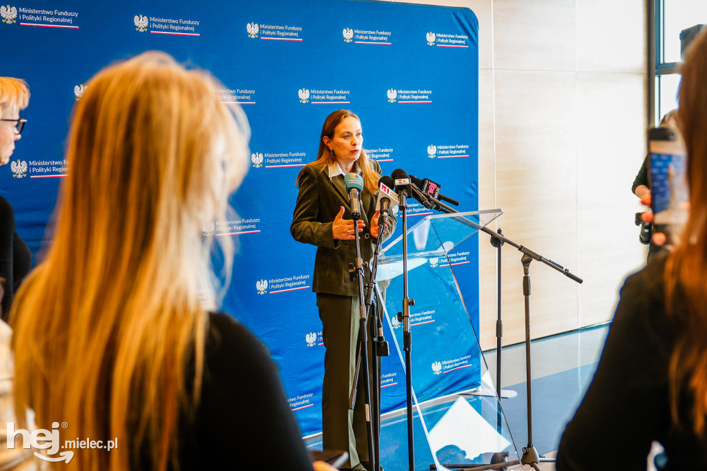 WIZYTA MINISTER KATARZYNY PEŁCZYŃSKIEJ-NAŁĘCZ