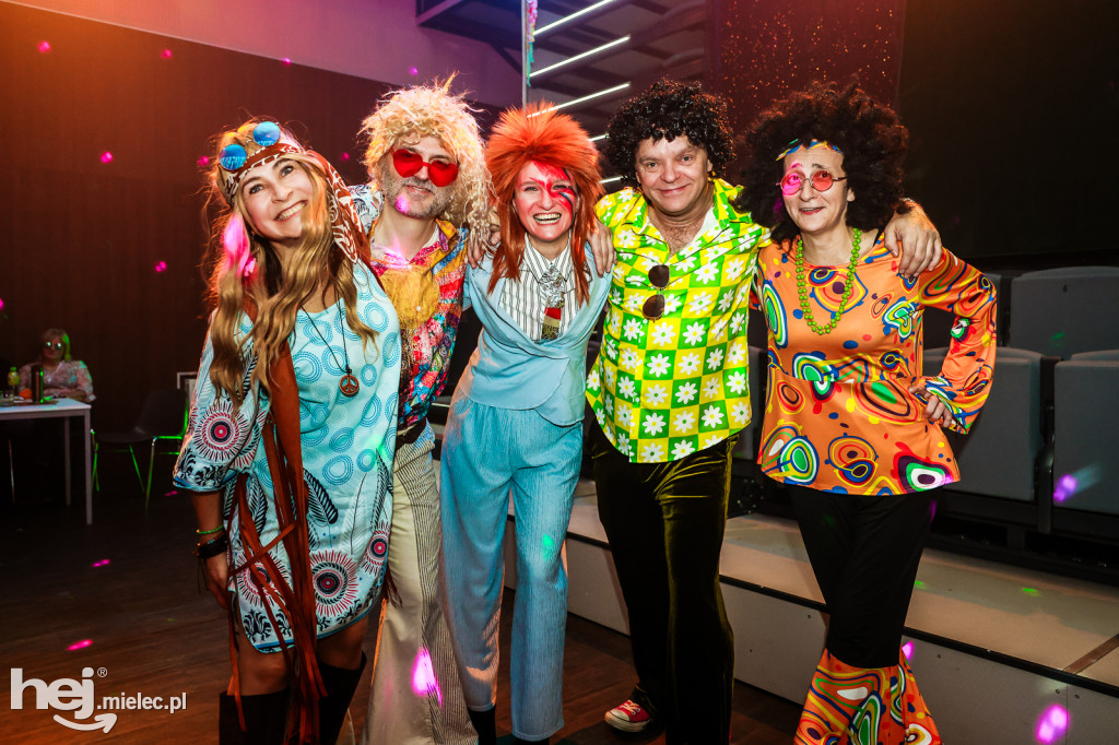 IMPREZA TANECZNA W STYLU LAT 70-TYCH w Domu Kultury w Przecławiu