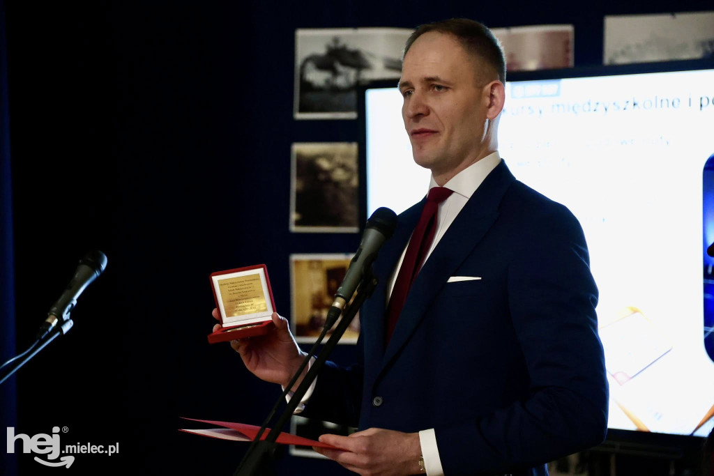 90-lecia nadania imienia SP12