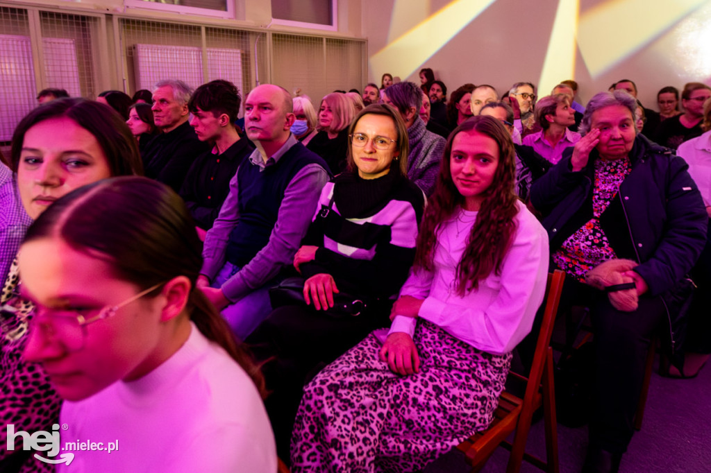 Podróże ze szkołą muzyczną w sali koncertowej I LO