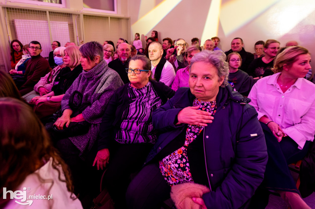 Podróże ze szkołą muzyczną w sali koncertowej I LO