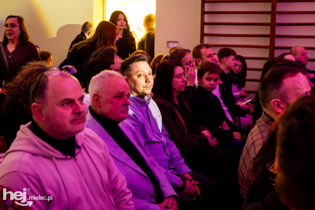 Podróże ze szkołą muzyczną w sali koncertowej I LO