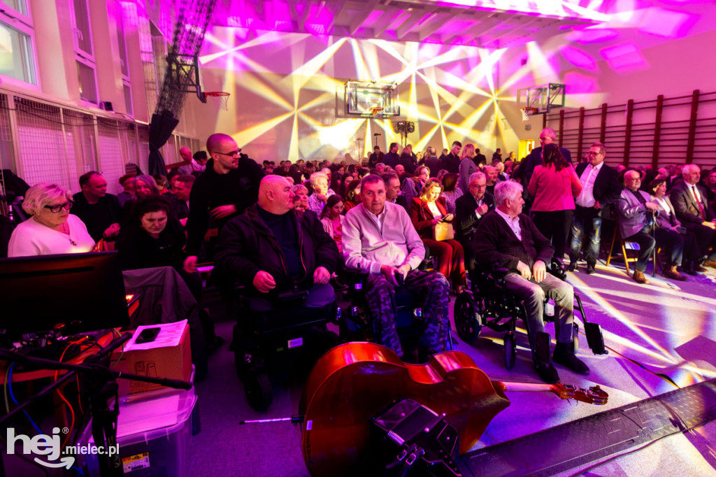 Podróże ze szkołą muzyczną w sali koncertowej I LO