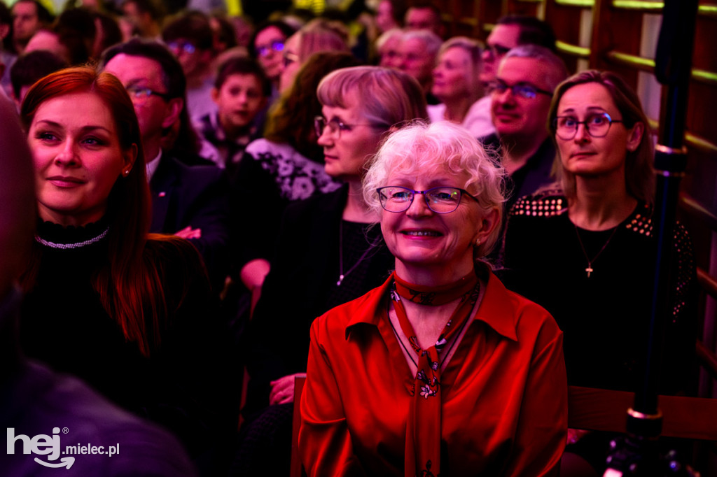 Podróże ze szkołą muzyczną w sali koncertowej I LO