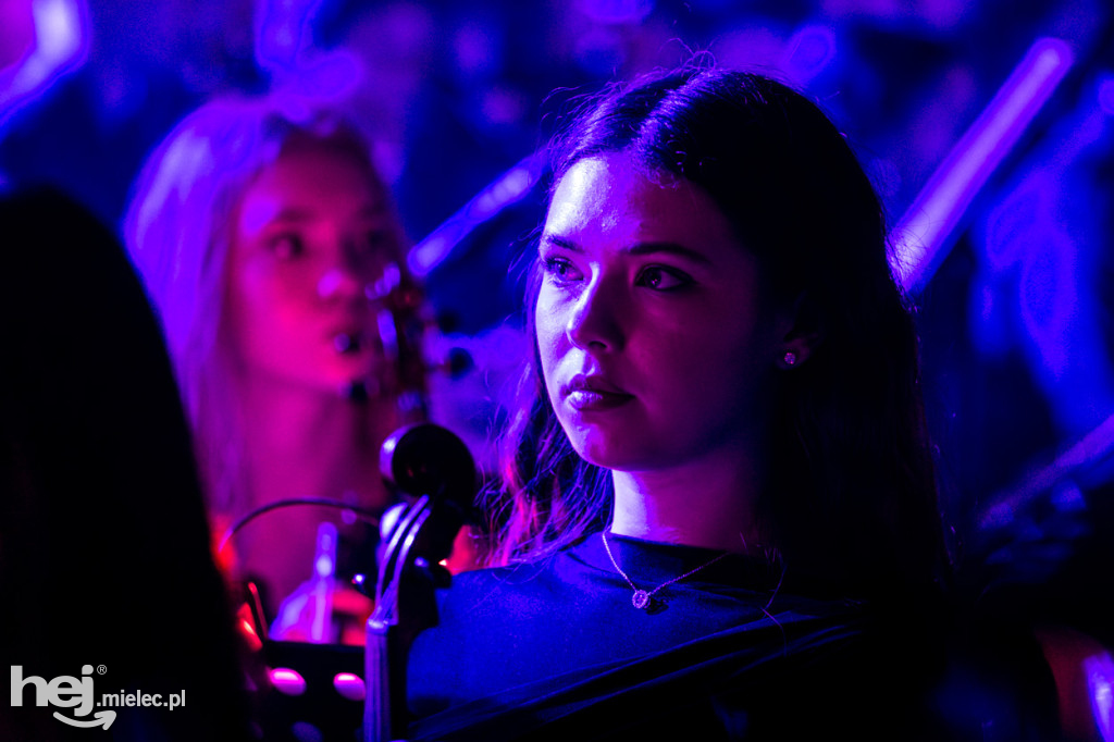 Podróże ze szkołą muzyczną w sali koncertowej I LO