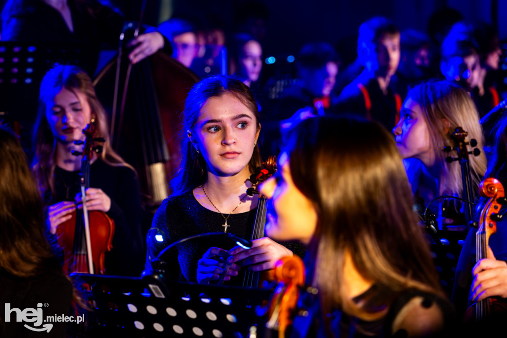 Podróże ze szkołą muzyczną w sali koncertowej I LO