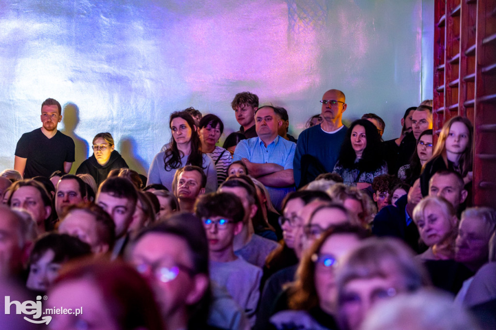 Podróże ze szkołą muzyczną w sali koncertowej I LO