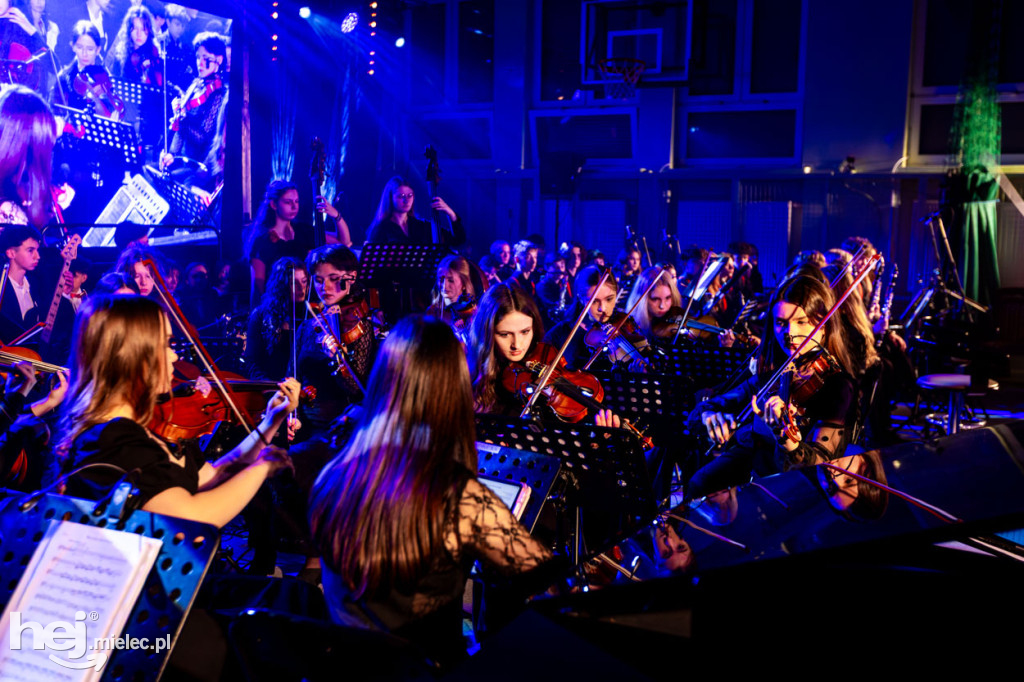 Podróże ze szkołą muzyczną w sali koncertowej I LO