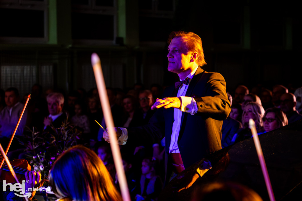 Podróże ze szkołą muzyczną w sali koncertowej I LO