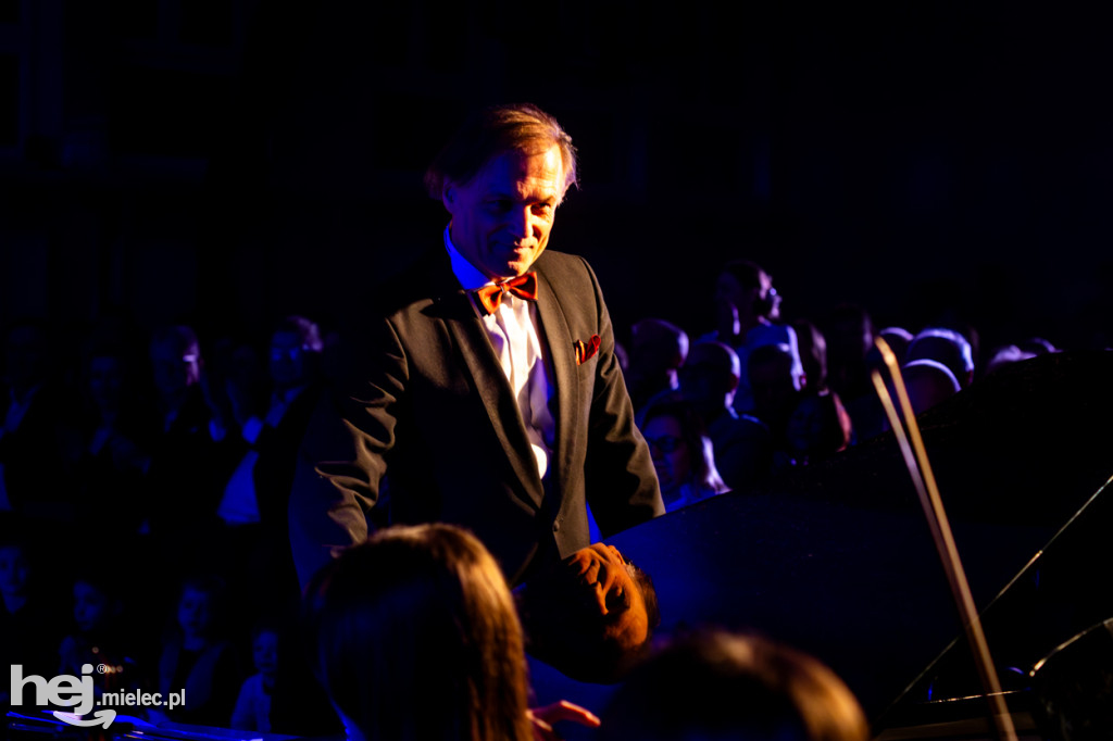 Podróże ze szkołą muzyczną w sali koncertowej I LO